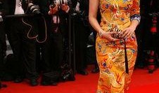 龙袍最新爆料视频播放,最新爆料视频带你领略古代皇权服饰的神秘魅力