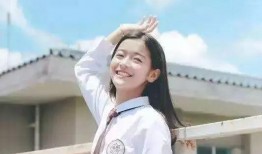 东莞校服爆料最新消息,款式升级引热议，学生反响两极！